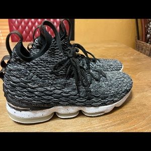 Lebron 15 Oreo